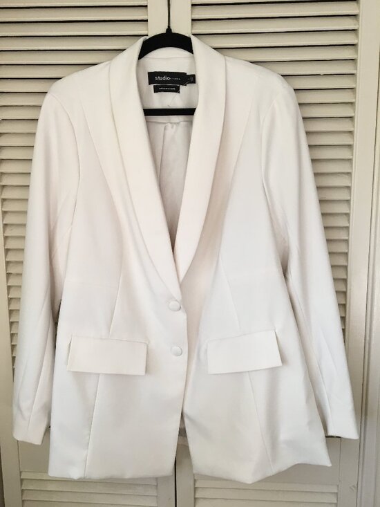 Torrid Jackets & Blazers - Torrid Size 1 (14-16) Ivory Lined Tailored Blazer Button Closure NwoT